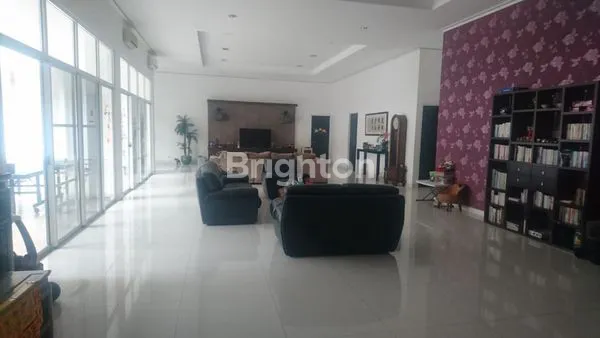 image RUMAH BESAR HOOK FULL FURNISH DI KERTAJAYA INDAH TENGAH SURABAYA  (7)