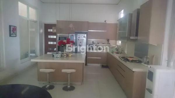 image RUMAH BESAR HOOK FULL FURNISH DI KERTAJAYA INDAH TENGAH SURABAYA  (9)