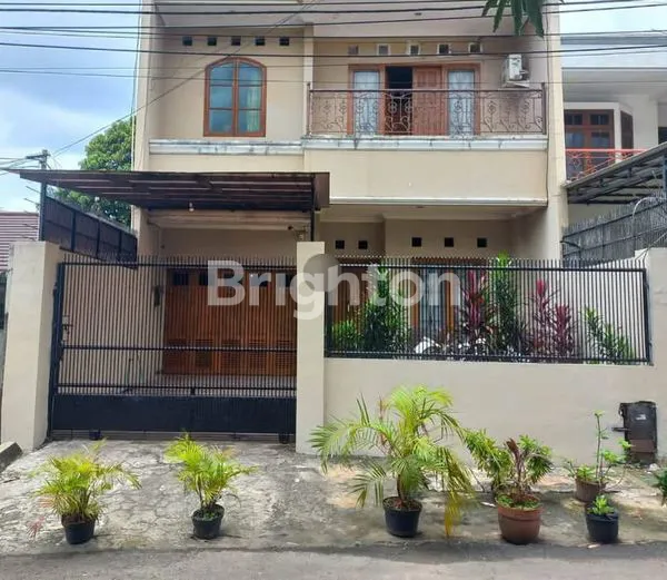 image RUMAH 2 LANTAI MEWAH DI KEBUN JERUK, SHM, BEBAS BANJIR (2)