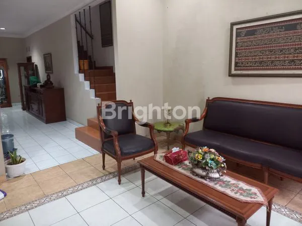 image RUMAH 2 LANTAI MEWAH DI KEBUN JERUK, SHM, BEBAS BANJIR (4)