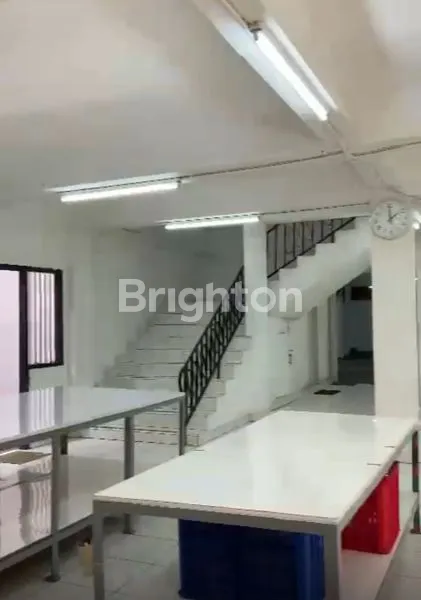 image RUMAH/GUDANG PREMIUM 2 SETENGAH LANTAI + LIFT BARANG KERAJINAN, TAMAN SARI, JAKARTA BARAT (3)