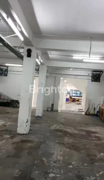 image RUMAH/GUDANG PREMIUM 2 SETENGAH LANTAI + LIFT BARANG KERAJINAN, TAMAN SARI, JAKARTA BARAT (4)
