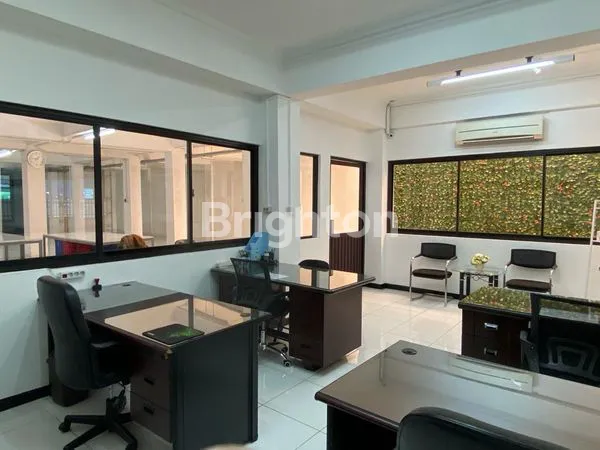 image RUMAH/GUDANG PREMIUM 2 SETENGAH LANTAI + LIFT BARANG KERAJINAN, TAMAN SARI, JAKARTA BARAT (6)