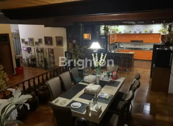 image RUMAH HOEK FULL FURNISHED & RUMAH KOST 11 KAMAR DI KEMANG - SHM, BEBAS BANJIR (2)