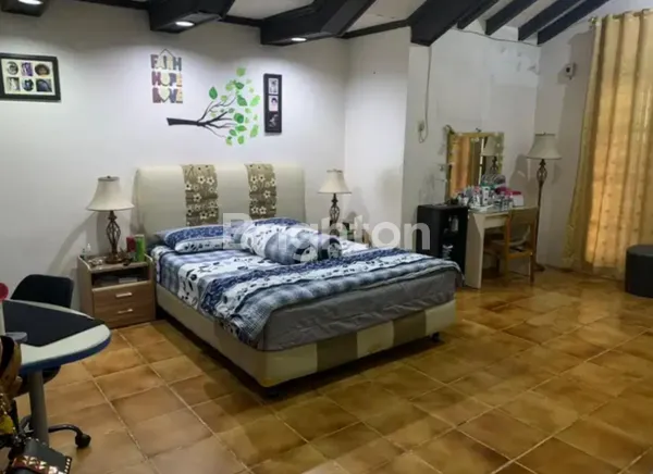 image RUMAH HOEK FULL FURNISHED & RUMAH KOST 11 KAMAR DI KEMANG - SHM, BEBAS BANJIR (6)