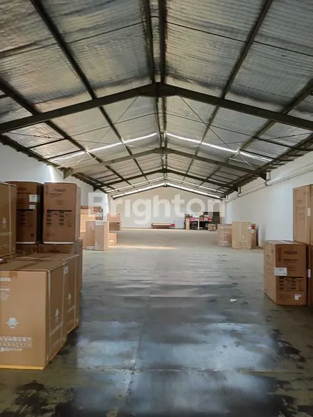 GUDANG BAGUS 2 LANTAI ADA LIFT BARANG LOKASI STRATEGIS DI SEMARANG TIMUR