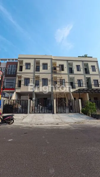 image RUMAH BARU 3,5LANTAI DURI KEPA ROW 3 MOBIL JAKARTA BARAT (1)