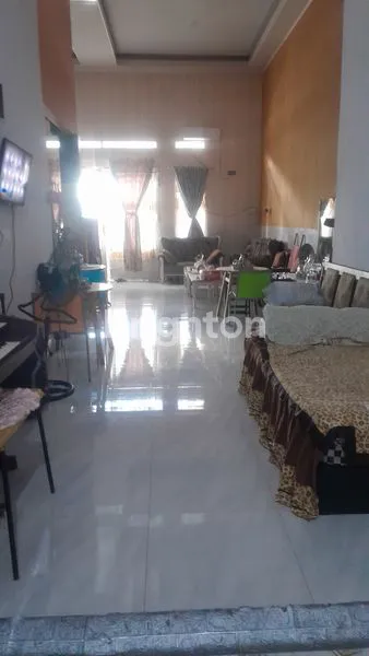 image RUMAH SEWA FURNISHED 330M² AREA PRESTISIUS PEKANBARU\\\\\\\\NSEWA RUMAH\\\\\\\\NJL. RONGGOWARSITO - PEKANBARU (7)