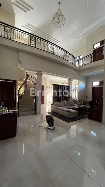 image RUMAH DUA LANTAI GAYA KLASIK MODERN DI BULUSAN TEMBALANG (4)