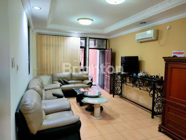 image RUMAH STRATEGIS FULL FURNISHED DI LIPPO CIKARANG, COCOK UNTUK KELUARGA MUDA (2)