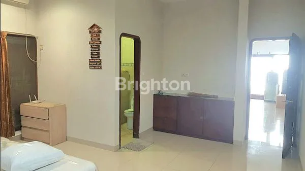 image RUMAH MEWAH 1 LANTAI SEMI-FURNISHED DI SUNRISE GARDEN, 4+1 KT, LB 270M² LT 350 (3)