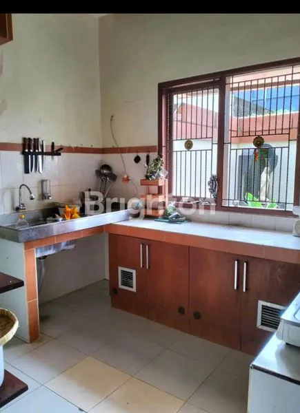 image RUMAH 2 LANTAI HALAMAN LUAS DI TUKAD BADUNG, RENON (2)