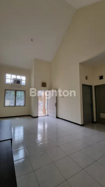 image DISEWAKAN RUMAH TAMAN PONDOK INDAH, WIYUNG, SURABAYA - HOMMY & COSY (3)