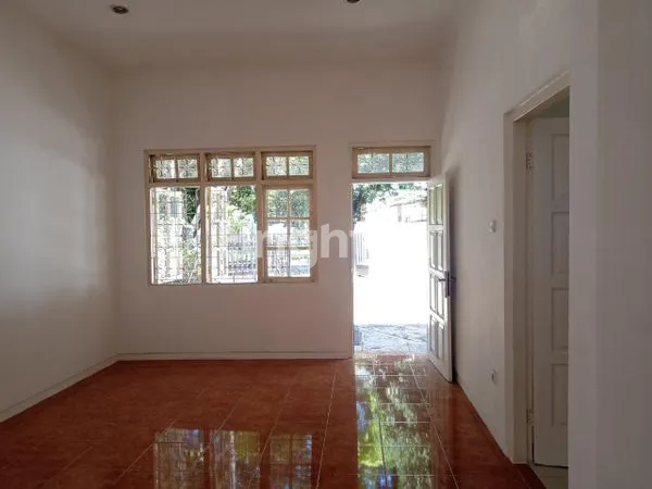 image RUMAH HOOK PREMIUM MENTENG, 690M², DEKAT GRAND INDONESIA (5)