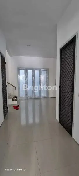 image JUAL RUMAH 2 LANTAI PAKUWON CITY CLUSTER FLORENCE SURABAYA TIMUR (5)