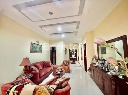 image RUMAH MEWAH 2 LT DI KAWASAN ELITE MENTENG, JAKARTA PUSAT (2)