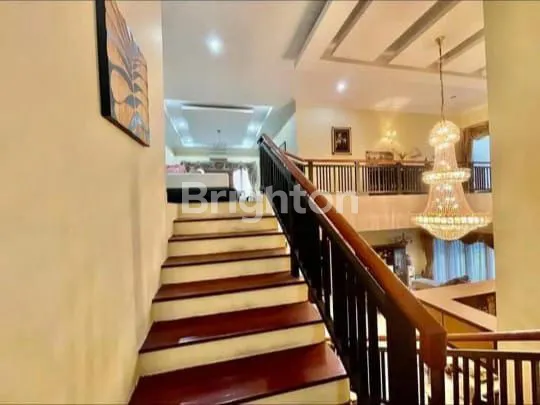image RUMAH MEWAH 2 LT DI KAWASAN ELITE MENTENG, JAKARTA PUSAT (3)