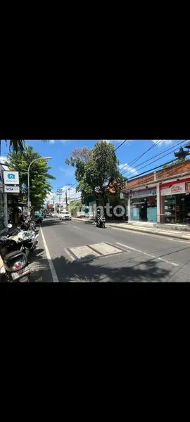 image DISEWAKAN TOKO STRATEGIS DI JL RAYA SEMINYAK (2)