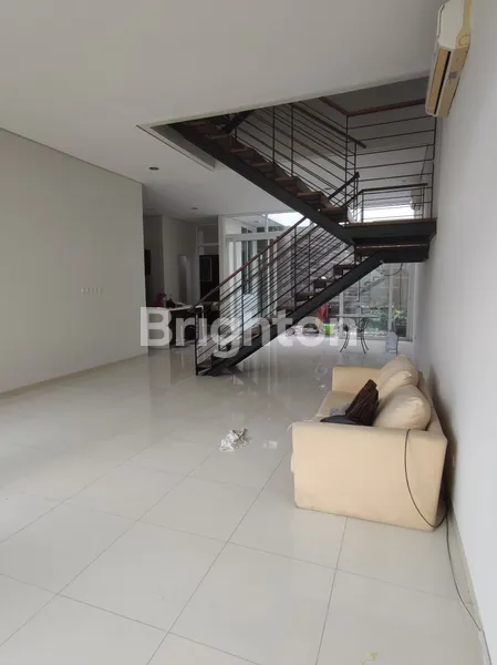 image RUMAH 3+1 BEDROOMS DI TAMAN KEBON JERUK INTERCON, JAKARTA BARAT (S-RMH-124) (1)