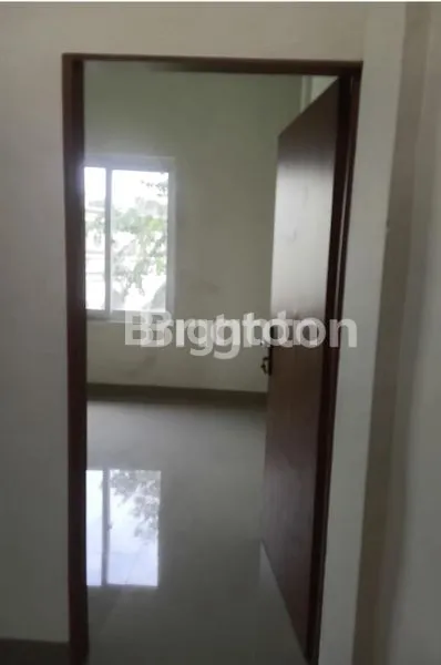 image RUKO BARU 3 1/2 TINGKAT DI PINGGIR JALAN, SIAP HUNI DI MEDAN AREA (5)