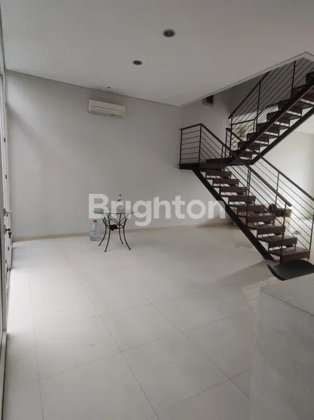 image RUMAH 3+1 BEDROOMS DI TAMAN KEBON JERUK INTERCON, JAKARTA BARAT (S-RMH-124) (3)