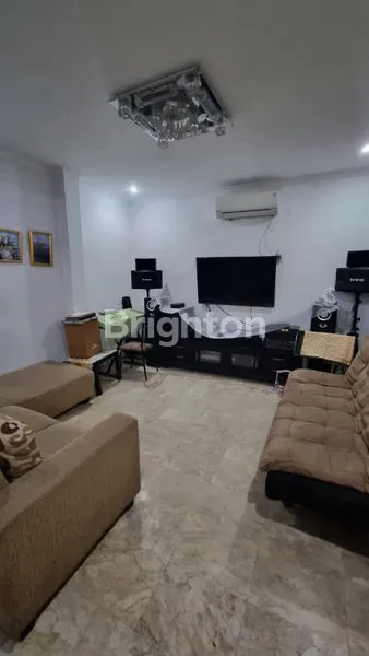 image RUMAH MEWAH 1.5 LANTAI CIPINANG, AKSES TOL STRATEGIS (3)