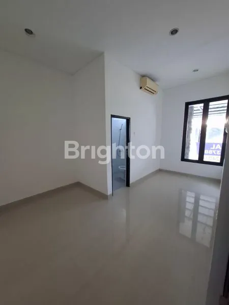 image RUMAH MINIMALIS BAGUS SIAP HUNI PALM BEACH PAKUWON CITY (5)