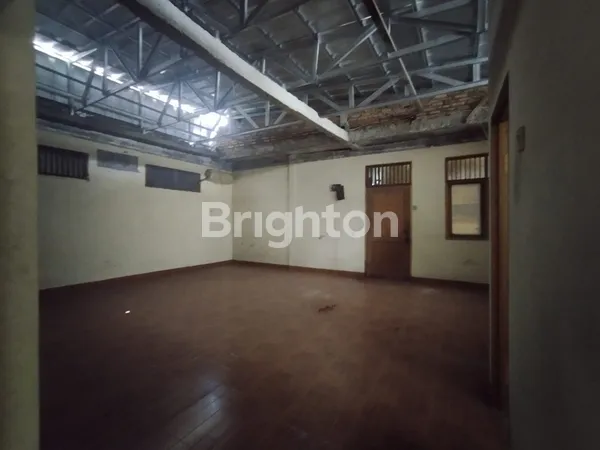 image GEDUNG BEKAS KANTOR DAN RUMAH TINGGAL PEGAWAI. COCOK UNTUK WORKSHOP DAN GUDANG. (7)