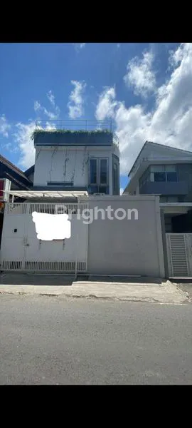 image VILLA MODERN 2 LANTAI DI KEROBOKAN KLOD - AREA PREMIUM (1)