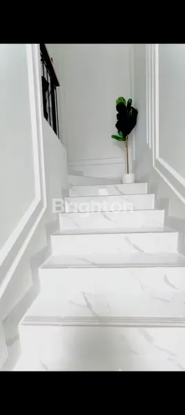 image RUMAH MEWAH 2 LANTAI DEKAT GERBANG TOL CIMANGGIS (5)