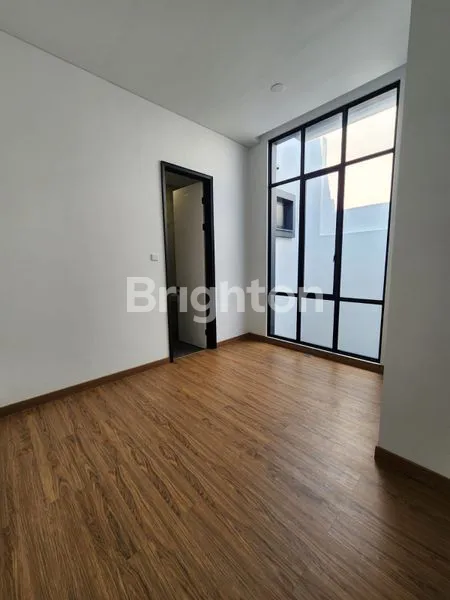 image RUMAH MEWAH 2 LANTAI DI CLUSTER MATERA GADING SERPONG (8)