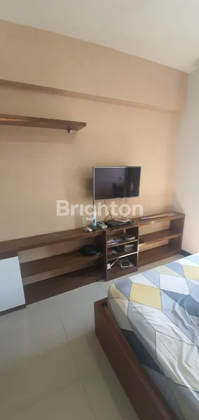 image SIAP HUNI DAN FULL FURNISH APARTEMEN AMEGA CROWN RESIDENCE TOWER B, SURABAYA BARAT (5)