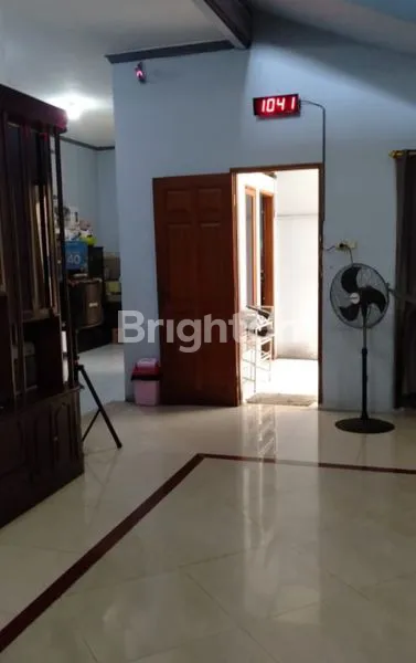 image RUMAH BAGUS 2 LT SIAP HUNI SANGAT COCOK UNTUK KELUARGA DI  JEMURSARI TIMUR (6)