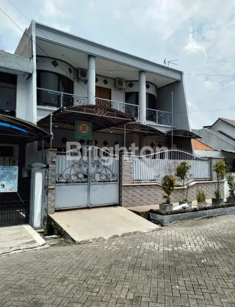 image RUMAH BAGUS 2 LT SIAP HUNI SANGAT COCOK UNTUK KELUARGA DI  JEMURSARI TIMUR (3)
