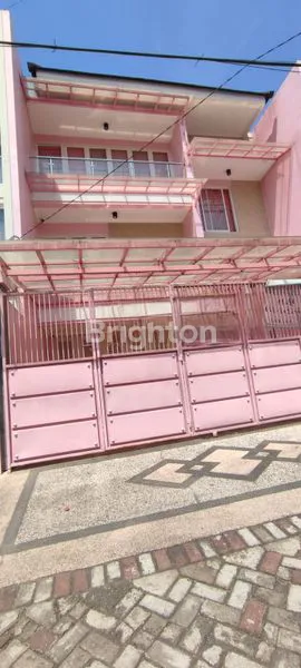 image RUMAH ALA BARBIE 2 LANTAI TERAWAT LAY OUT LUAS DAN KONSEP TERBUKA DI LINGKUNGAN AMAN, NYAMAN STRATEGIS DEKAT MERR KERTAJAYA INDAH MANYAR KERTOADI PAKUWON CITY ITS UNAIR RS HAJI (1)