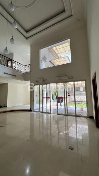 image DISEWAKAN RUMAH KOMERSIAL PUSAT KOTA JL. TEUKU UMAR - SURABAYA COCOK UTK KANTOR / RESTO, DLL (5)