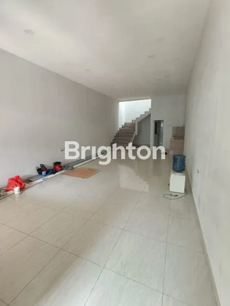 image RUMAH TOMANG 3 TINGKAT ROW 2 MOBIL JAKARTA BARAT AKSES STRATEGIS SHM (2)