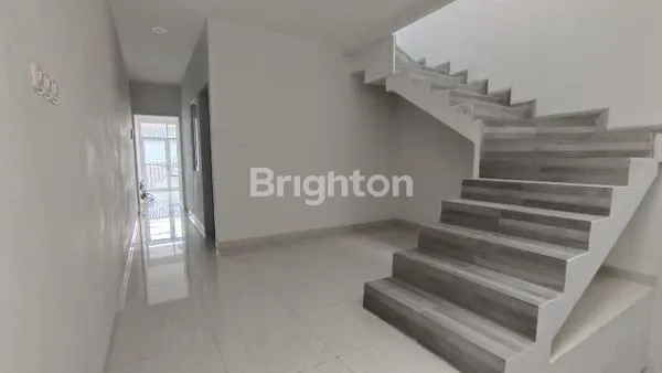 image RUMAH TOMANG 3 TINGKAT ROW 2 MOBIL JAKARTA BARAT AKSES STRATEGIS SHM (4)