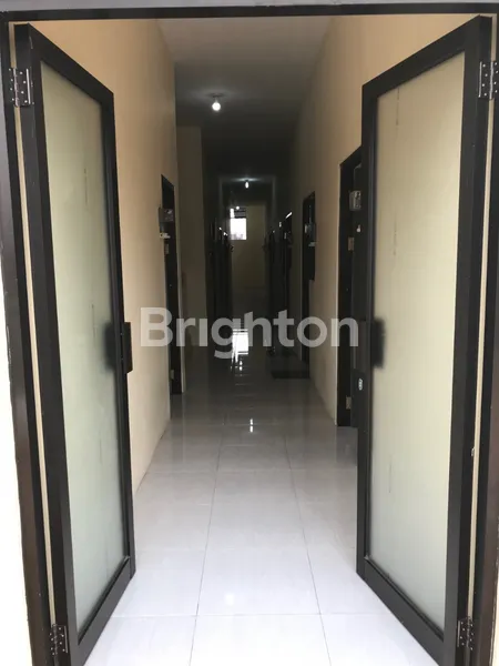 image TOKO & KOS AKTIF SEMOLOWARU SURABAYA ROW JALAN 4 MOBIL (DOUBLEWAY) (3)