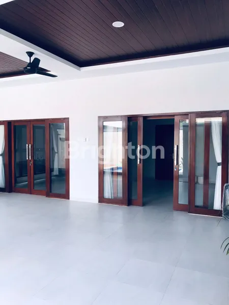 image VILLA 1 LANTAI DI SEMINYAK, LOKASI STRATEGIS (4)