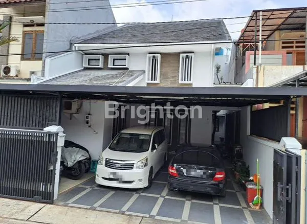 HUNIAN ELEGAN 2 LANTAI DI KEBUN JERUK, AKSES MUDAH KE TOL