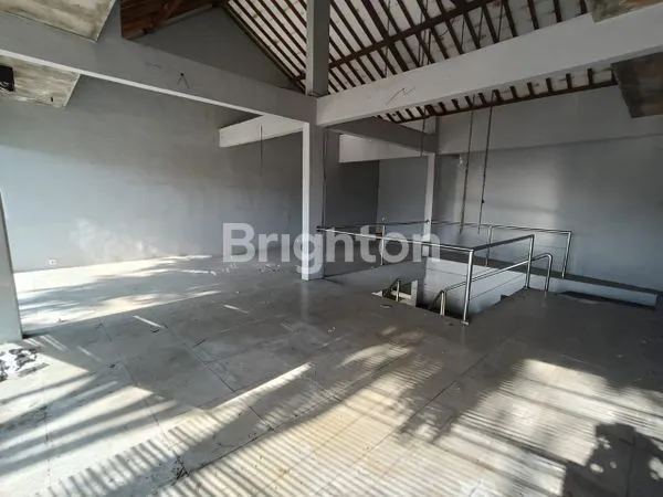 image RUKO KOMERSIAL STRATEGIS DI PUSAT SEMINYAK, 2 LANTAI SHM (3)