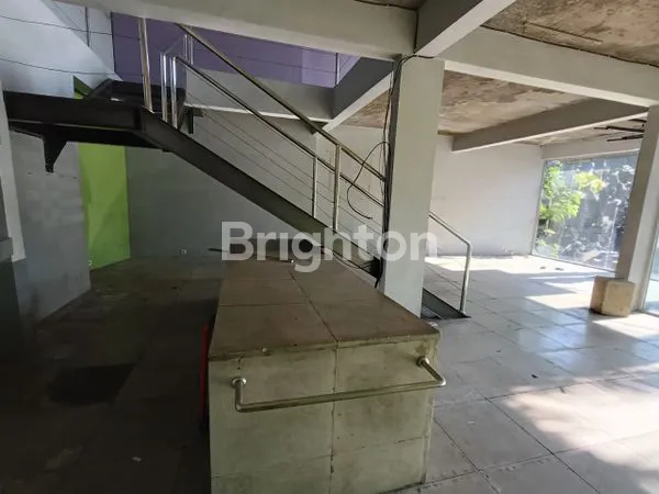 image RUKO KOMERSIAL STRATEGIS DI PUSAT SEMINYAK, 2 LANTAI SHM (7)