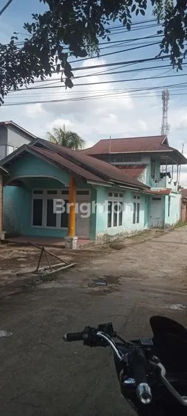 image RUMAH SECOND TEPI JALAN RAYA (2)