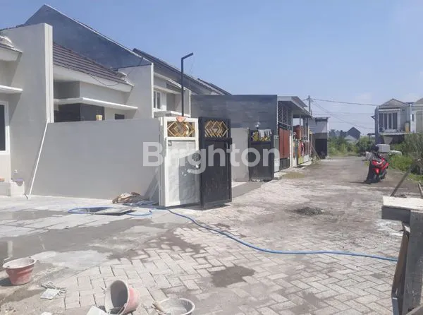 image RUMAH BARU 1 LANTAI 900 JUTAAN SURABAYA TIMUR DI NOL JALAN OERR DEKAT RAYA MERR KAMPUS UPN VETERAN PONDOK TJANDRA.SIDOARJO (3)