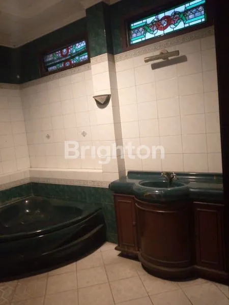 image RUMAH MEWAH HOOK 2 LANTAI SIAP HUNI RUNGKUT ASRI (6)