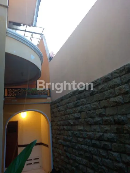 image RUMAH MEWAH HOOK 2 LANTAI SIAP HUNI RUNGKUT ASRI (2)