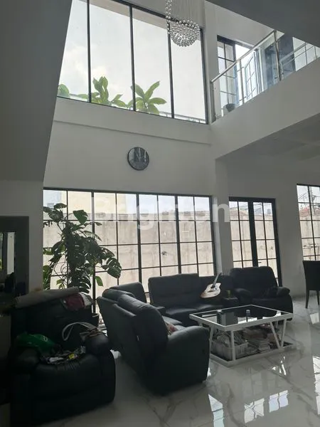 image RUMAH 3 LANTAI CLUSTER FLAMBOYAN CIPONDOH TANGERANG (6)