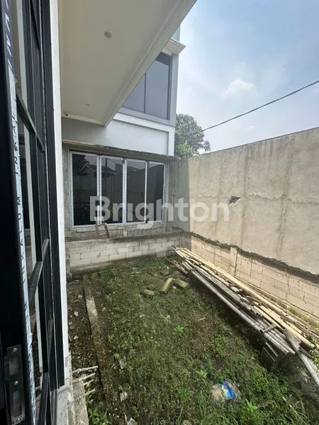 image RUMAH 3 LANTAI CLUSTER FLAMBOYAN CIPONDOH TANGERANG (8)