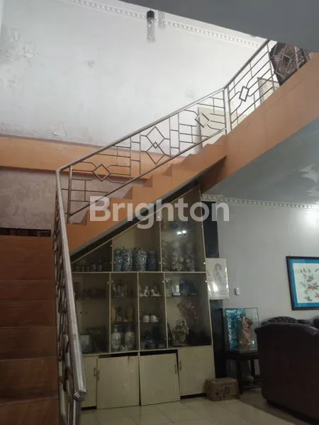 image RUMAH MEWAH 2 LANTAI STRATEGIS DI CENDRAWASIH MAKASSAR (4)